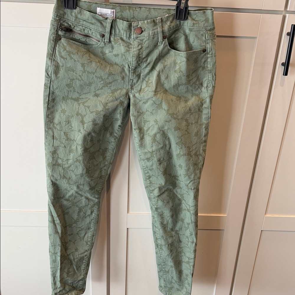 GAP Women's Sage Green Skinny Jeans with Subtle Leaf Print